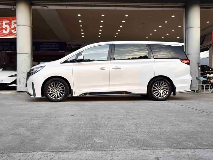 Фото 4 - GAC Trumpchi M8