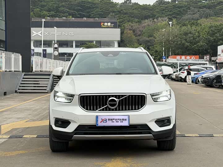 Photo 2 - Volvo XC40