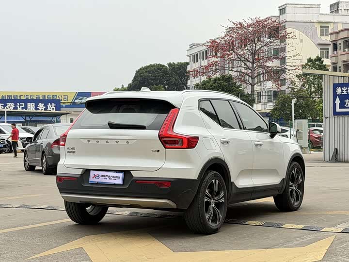Photo 4 - Volvo XC40