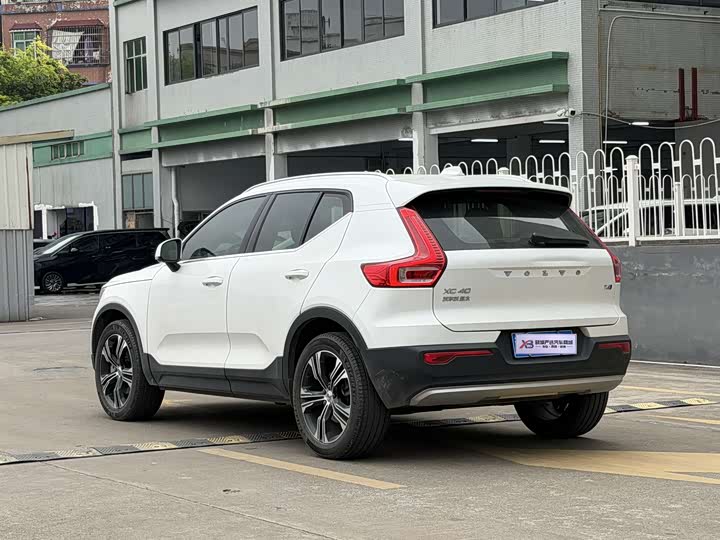 Photo 6 - Volvo XC40