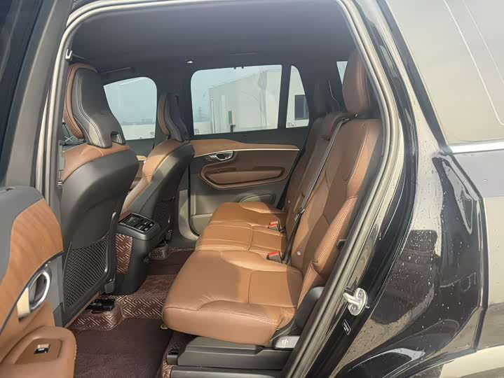 Фото 6 - Volvo XC90