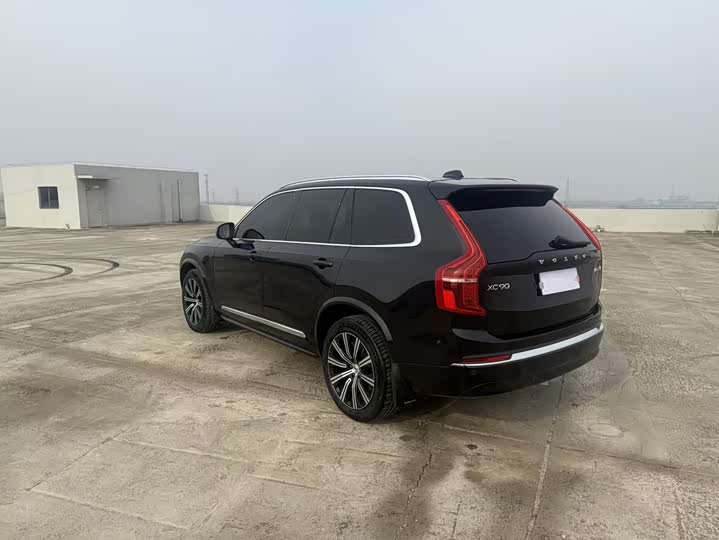 Фото 8 - Volvo XC90