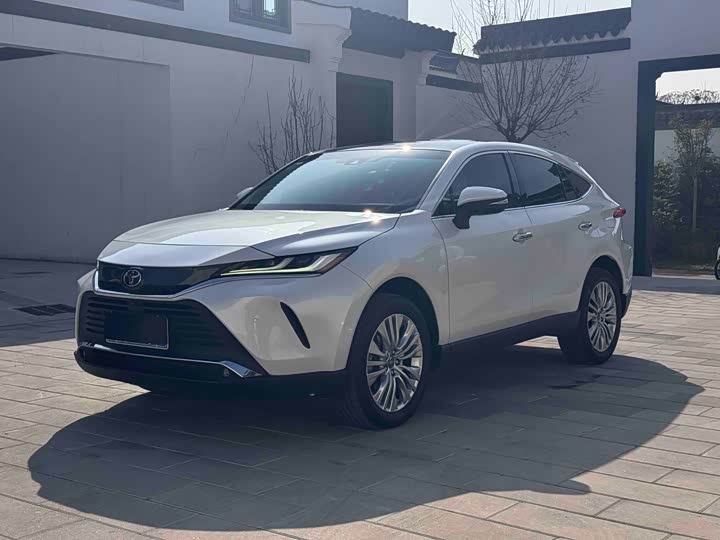 Фото 1 - Toyota Harrier