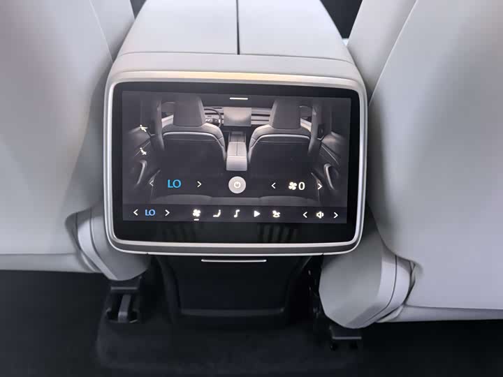 Фото 7 - Nio Onvo L60