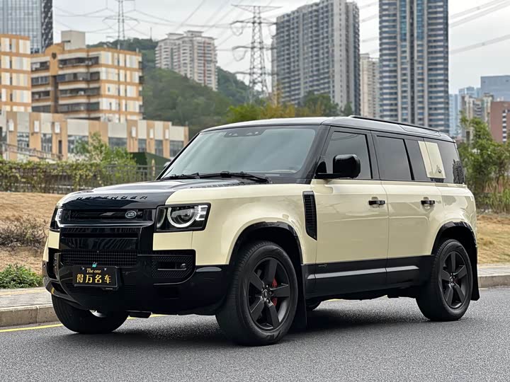 Photo 2 - Land Rover Defender