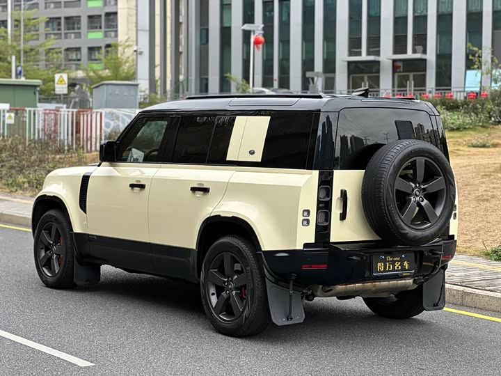 Photo 5 - Land Rover Defender