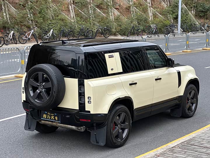 Photo 6 - Land Rover Defender