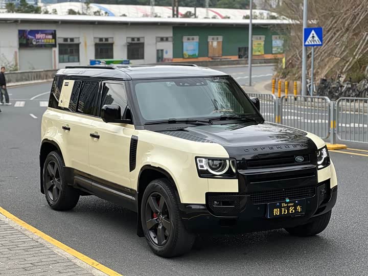 Photo 8 - Land Rover Defender