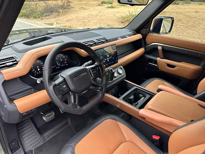 Photo 9 - Land Rover Defender