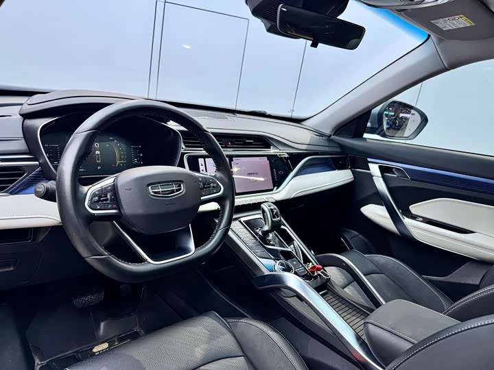 Фото 2 - Geely Atlas