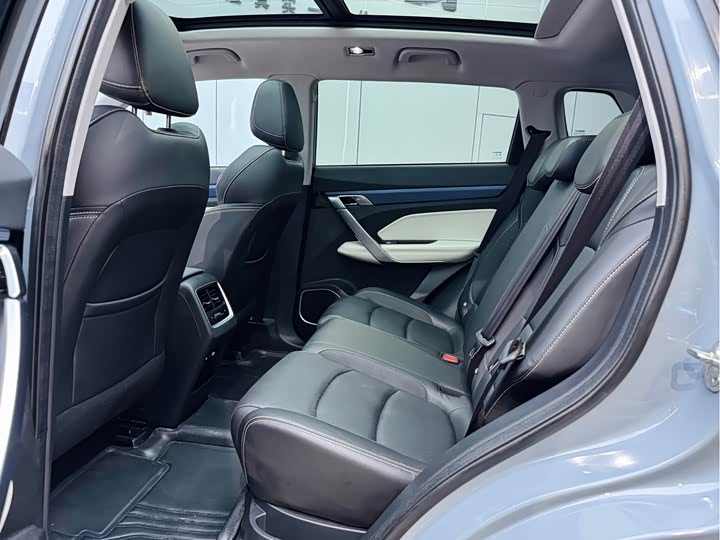 Фото 4 - Geely Atlas