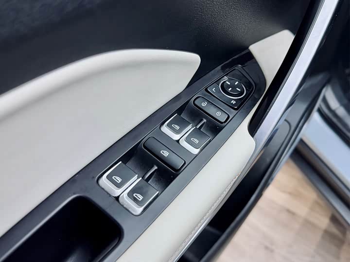 Фото 5 - Geely Atlas