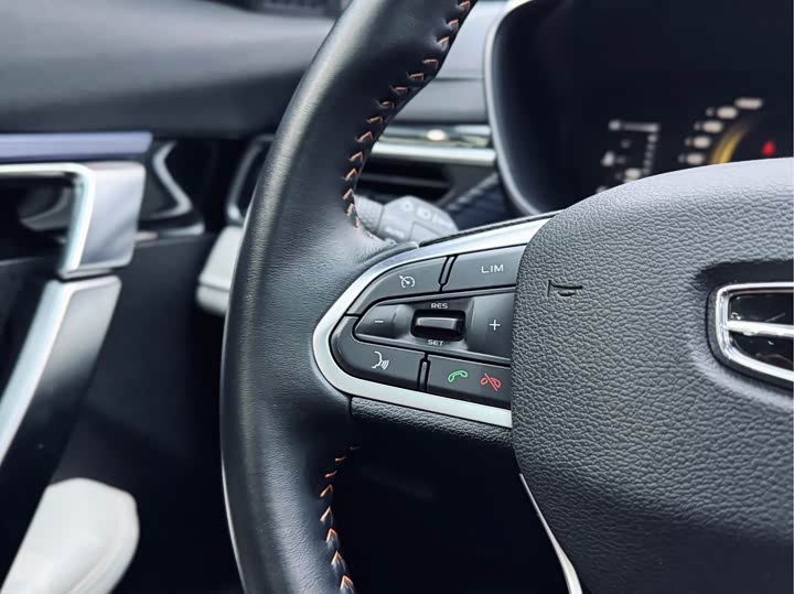 Фото 7 - Geely Atlas