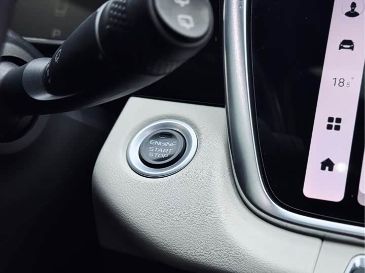 Фото 9 - Geely Atlas