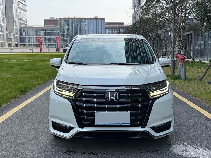 Фото 2 - Honda Elysion