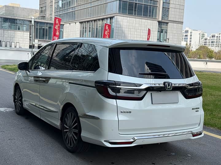 Фото 7 - Honda Elysion