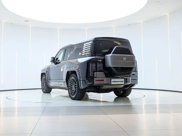 Фото 3 - BYD Yangwang U8