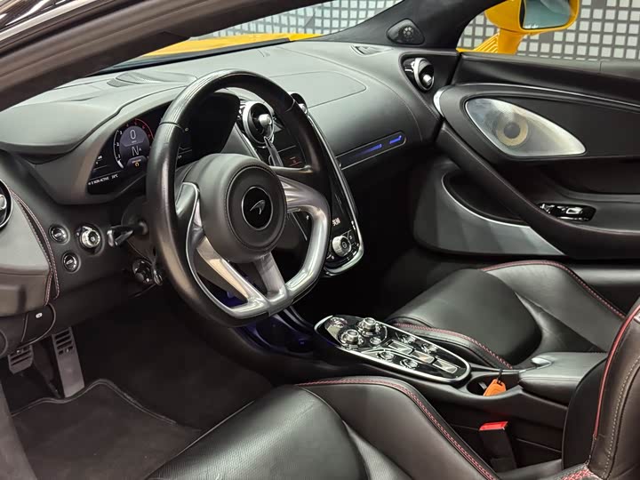 Фото 4 - McLaren GT