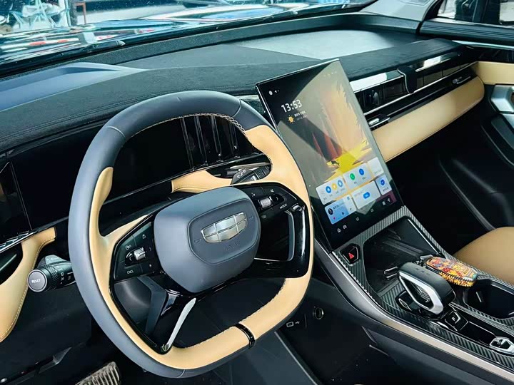 Фото 5 - Geely Atlas L