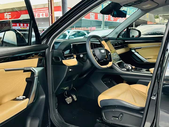 Фото 8 - Geely Atlas L