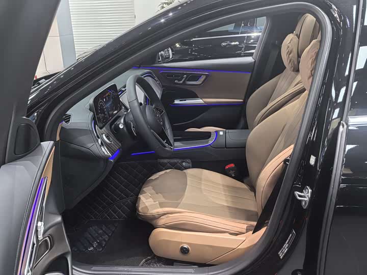 Фото 3 - Mercedes-Benz E-Class