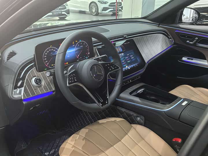 Фото 4 - Mercedes-Benz E-Class