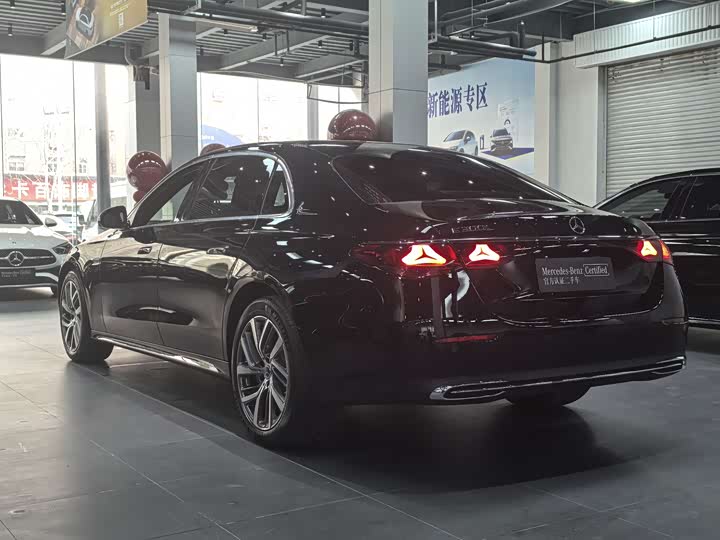 Фото 7 - Mercedes-Benz E-Class