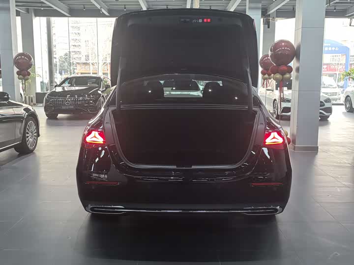 Фото 9 - Mercedes-Benz E-Class