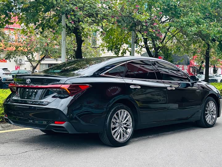 Photo 4 - Toyota Avalon