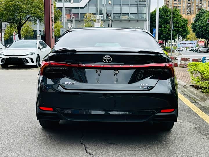 Photo 5 - Toyota Avalon