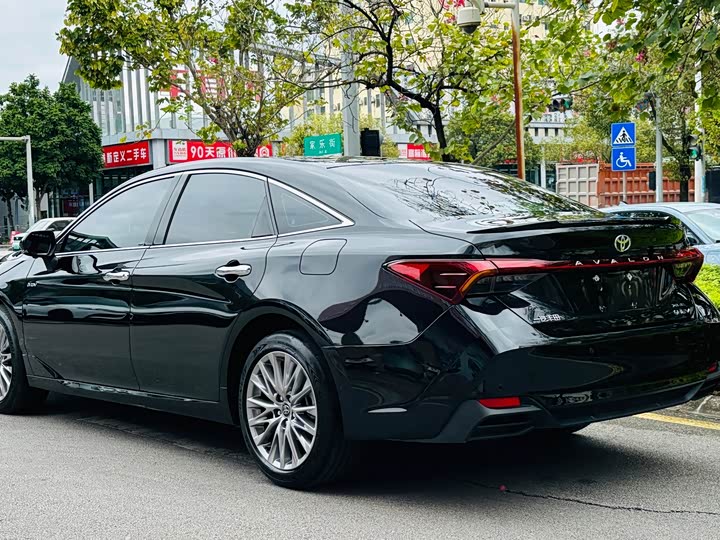 Photo 6 - Toyota Avalon