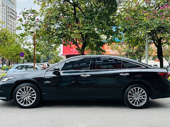 Photo 8 - Toyota Avalon