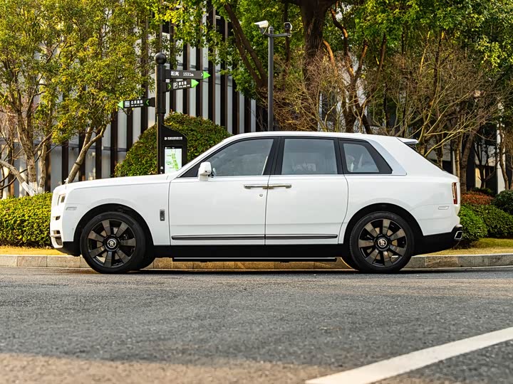 Фото 3 - Rolls-Royce Cullinan