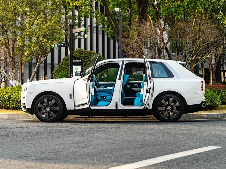 Фото 9 - Rolls-Royce Cullinan