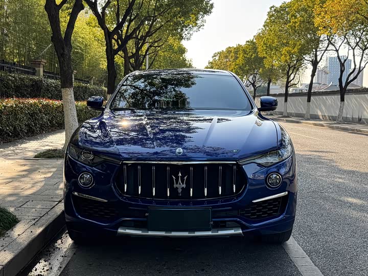 Фото 2 - Maserati Levante