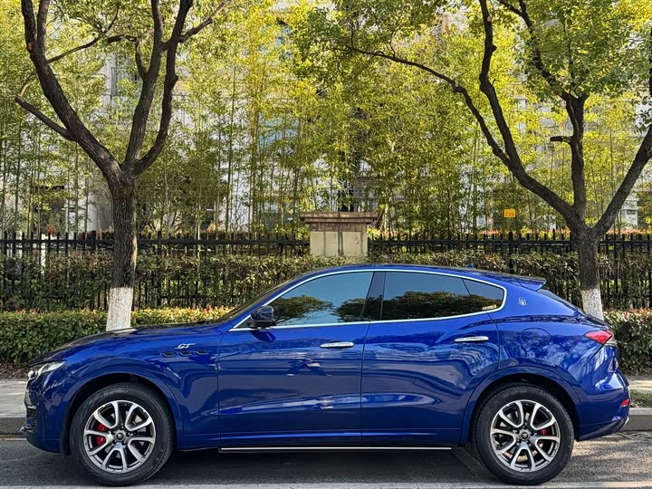 Фото 3 - Maserati Levante