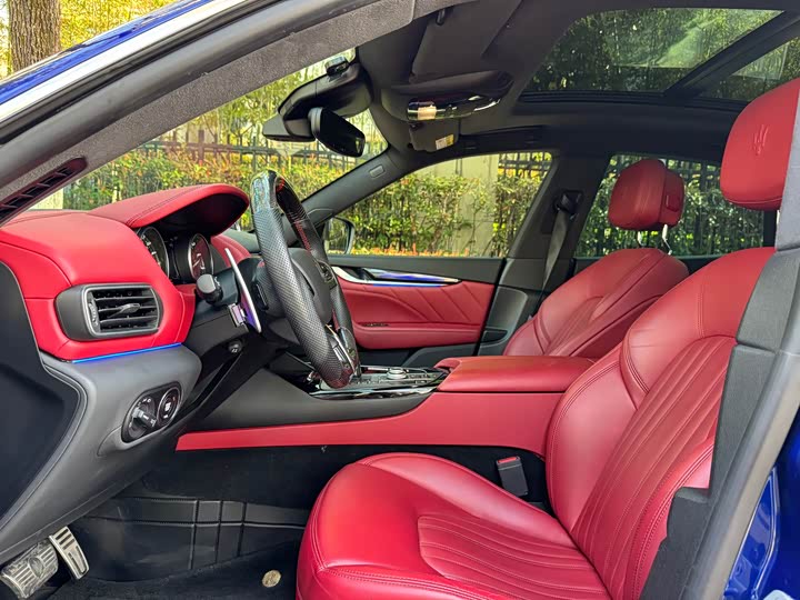 Фото 7 - Maserati Levante