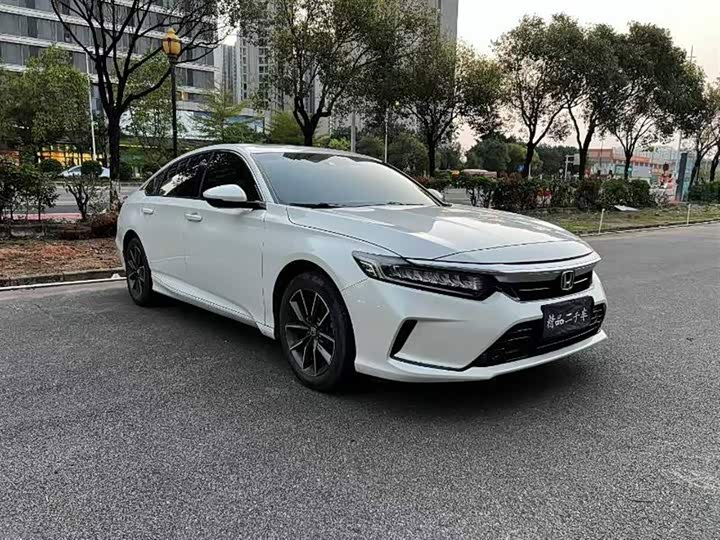 Фото 3 - Honda Inspire