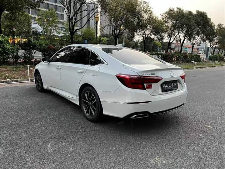 Фото 7 - Honda Inspire