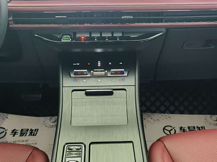 Photo 8 - Lincoln Corsair