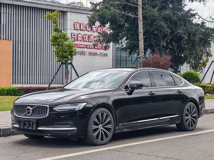 Фото 1 - Volvo S90