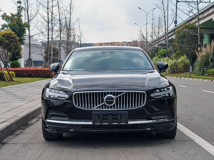 Фото 2 - Volvo S90