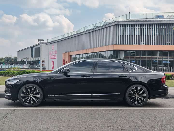 Фото 3 - Volvo S90