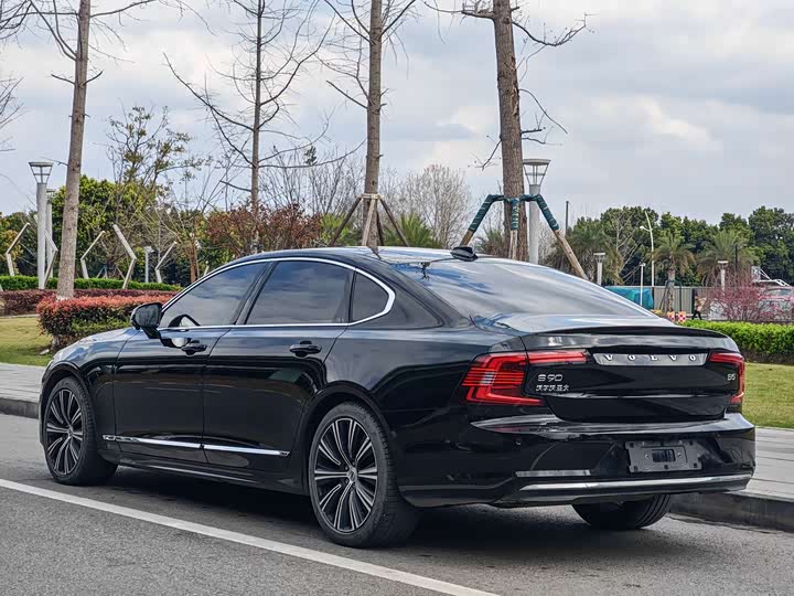 Фото 4 - Volvo S90