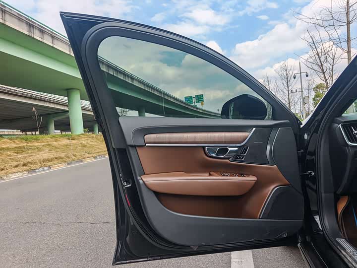 Фото 7 - Volvo S90