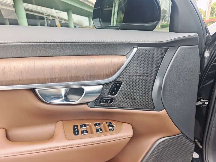 Фото 8 - Volvo S90