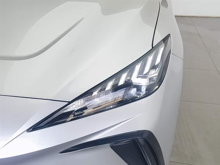 Фото 7 - MG Motor 4 EV