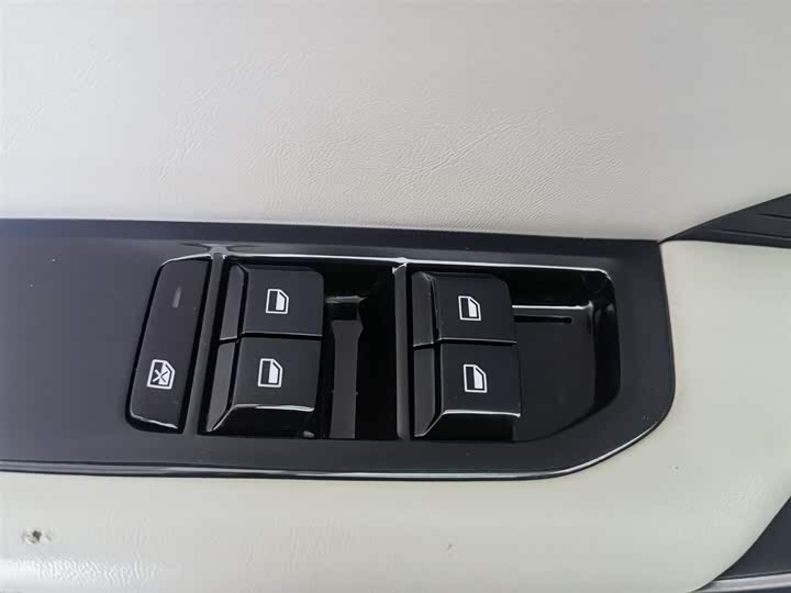 Фото 9 - MG Motor 4 EV