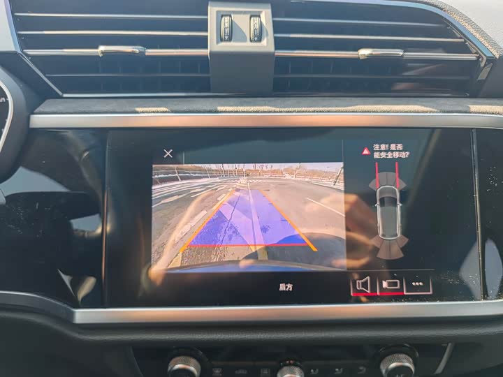 Фото 6 - Audi Q3