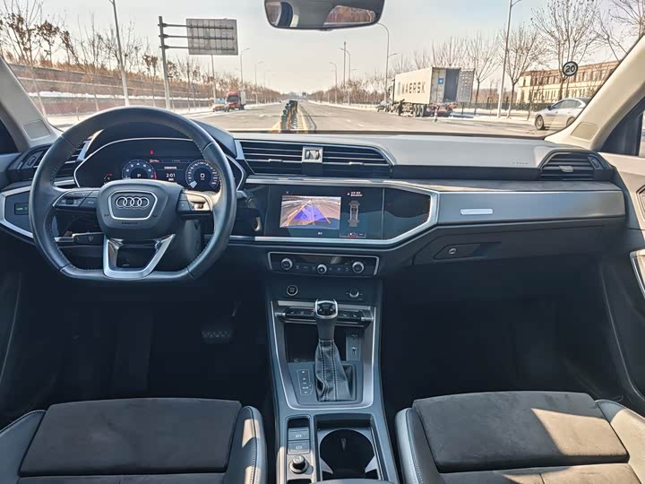 Фото 8 - Audi Q3